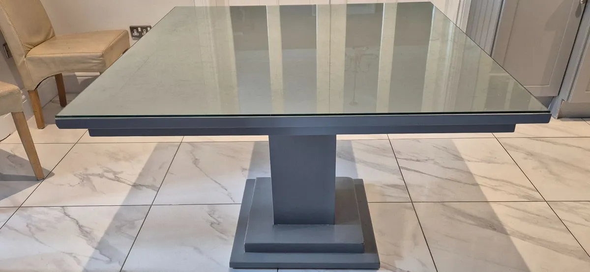 Kitchen table - Image 1