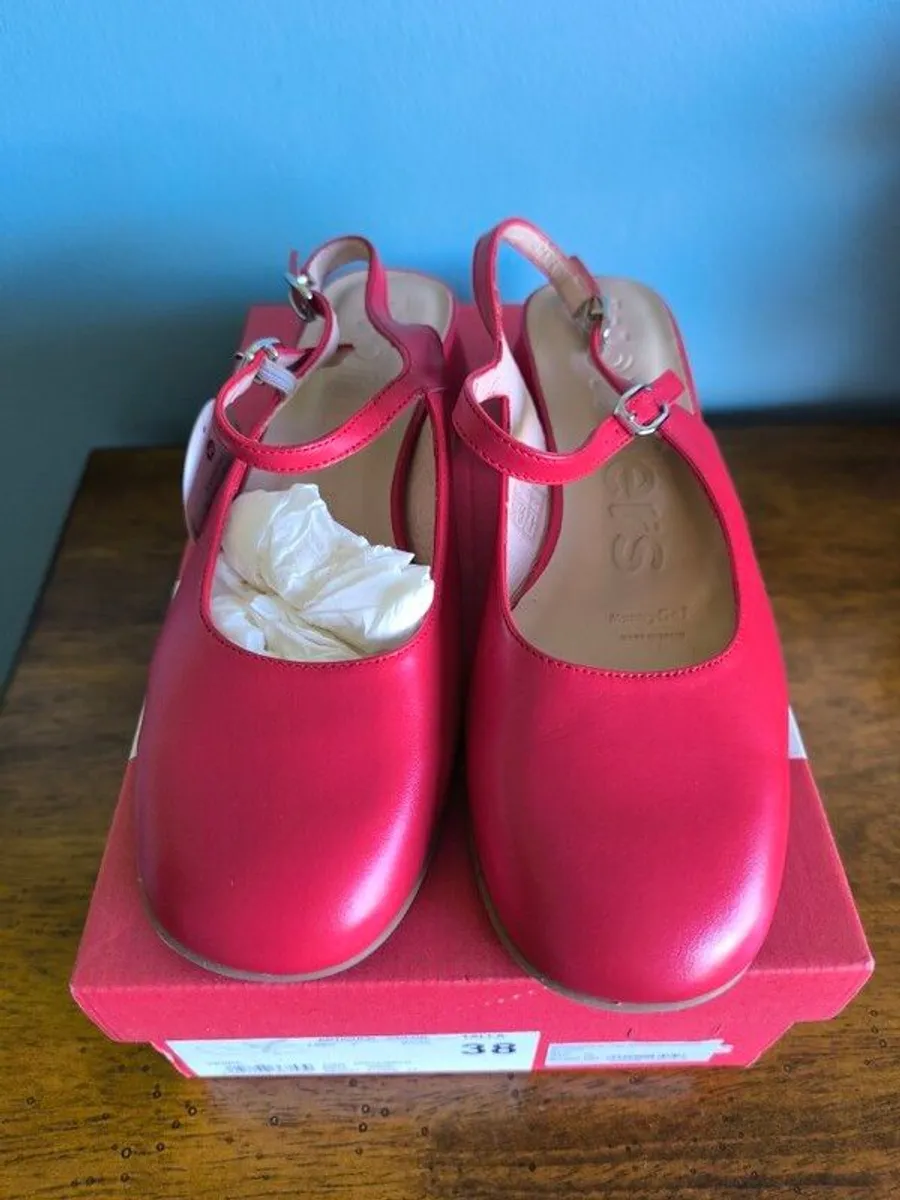wonders sling back red new - Image 1