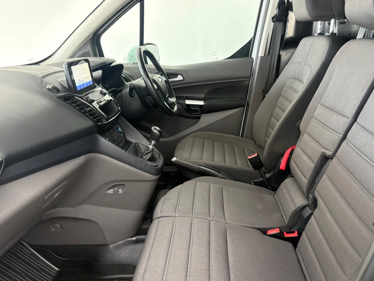 Ford Transit Connect Limited 1.5D 2023 - Image 4
