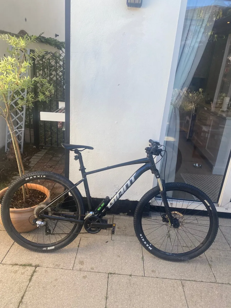 Giant Talon 3 & KLS Metal bike lock - Image 1
