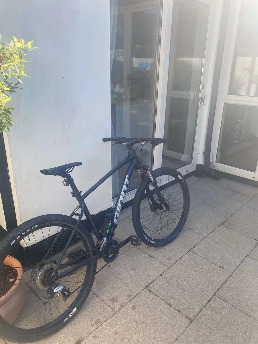 Giant Talon 3 & KLS Metal bike lock - Image 2