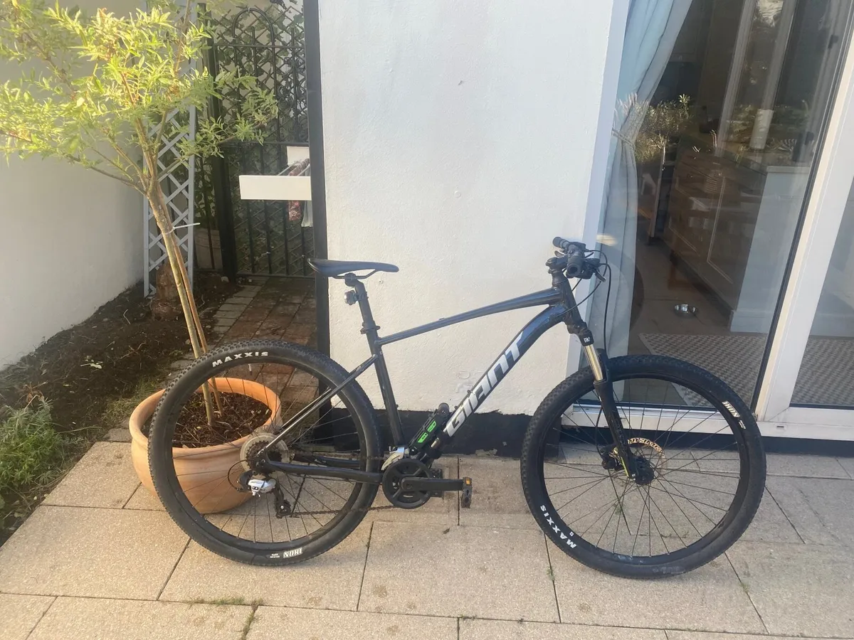 Giant Talon 3 & KLS Metal bike lock - Image 3