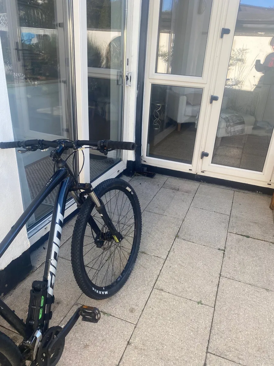 Giant Talon 3 & KLS Metal bike lock - Image 4