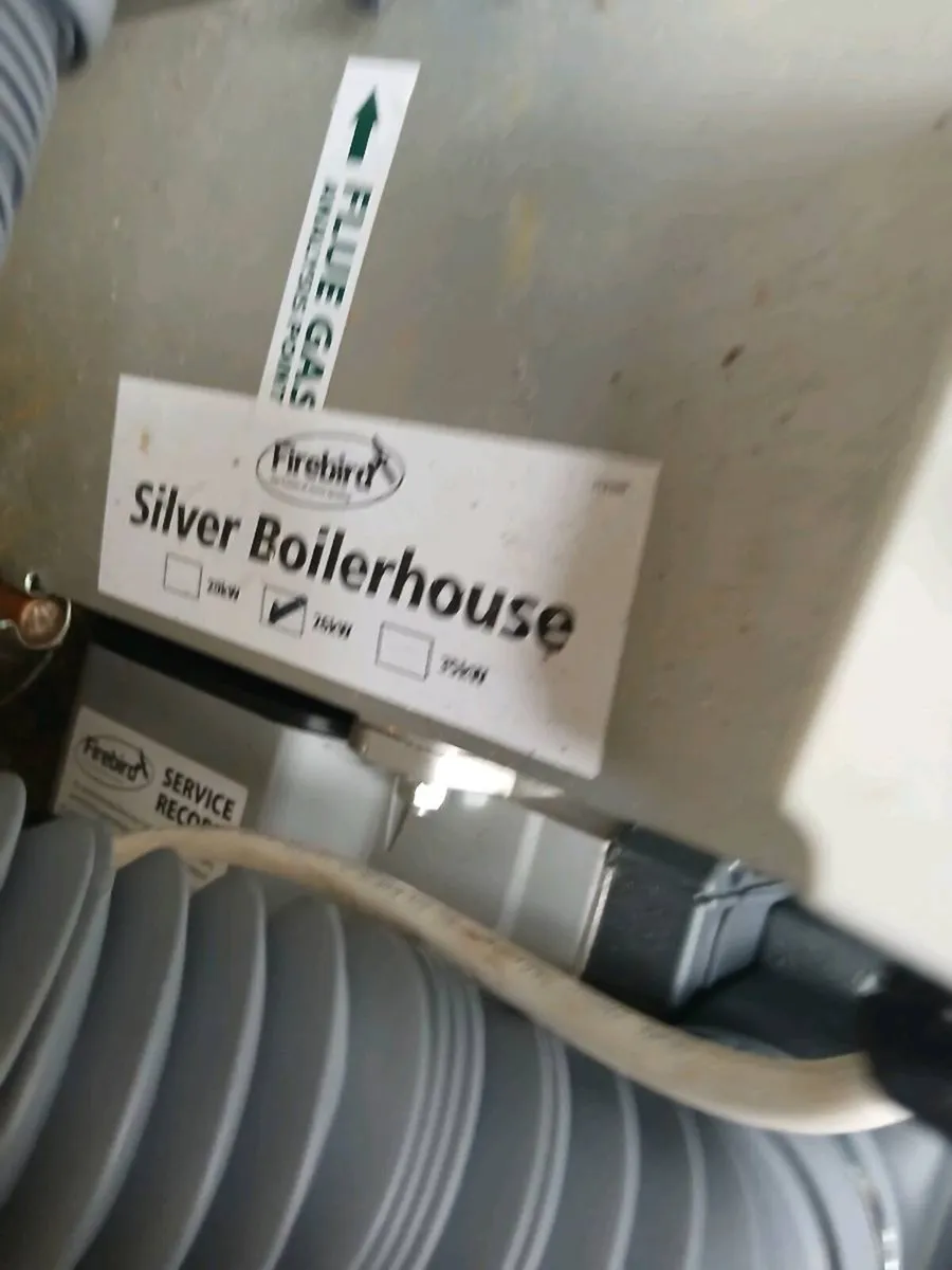 Boiler , burner and pump . - Image 3