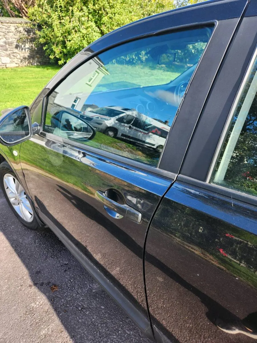 Black Nissan Qashqai - Image 2