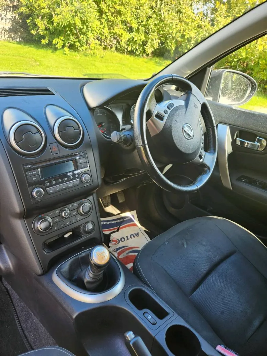 Black Nissan Qashqai - Image 4