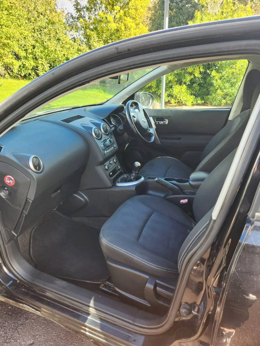 Black Nissan Qashqai - Image 3