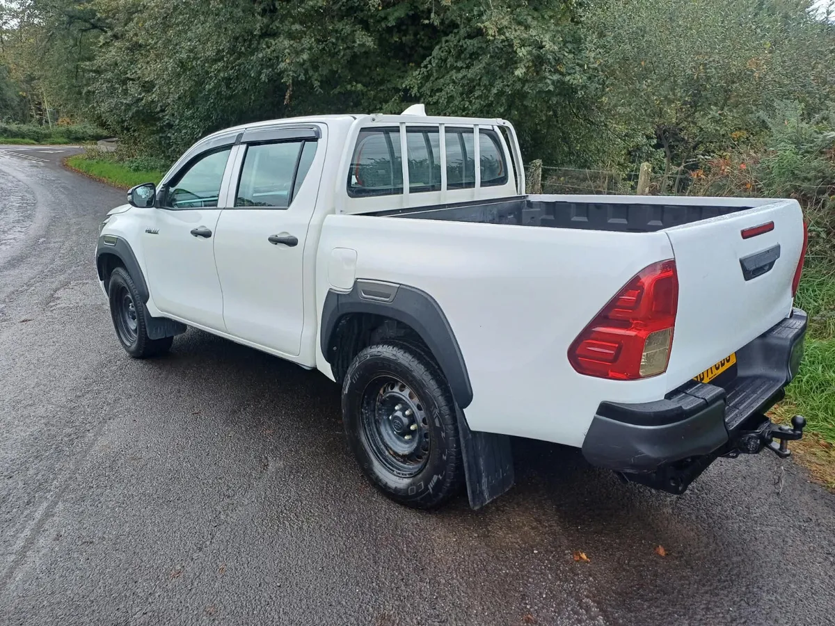 2022 Toyota Hilux Active 2.4 D-4D 4WD Double Cab - Image 3