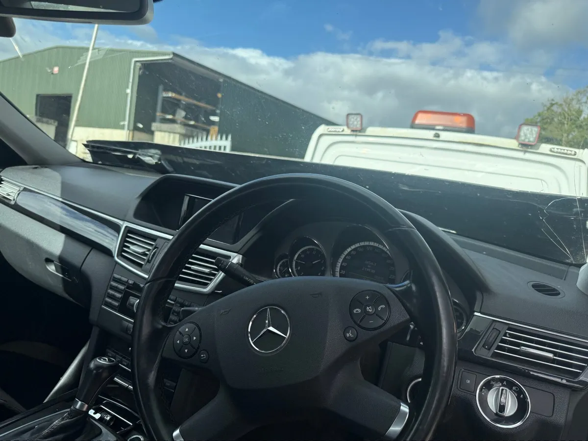 Mercedes E class 2.2 diesel Automatic - Image 2