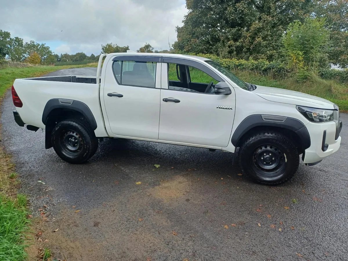 2022 Toyota Hilux Active 2.4 D-4D 4WD Double Cab - Image 4