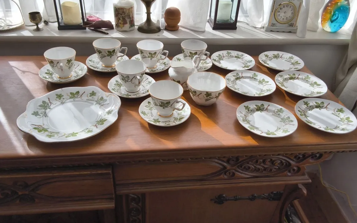 Royal Tara bone China tea  set perfect condition - Image 3