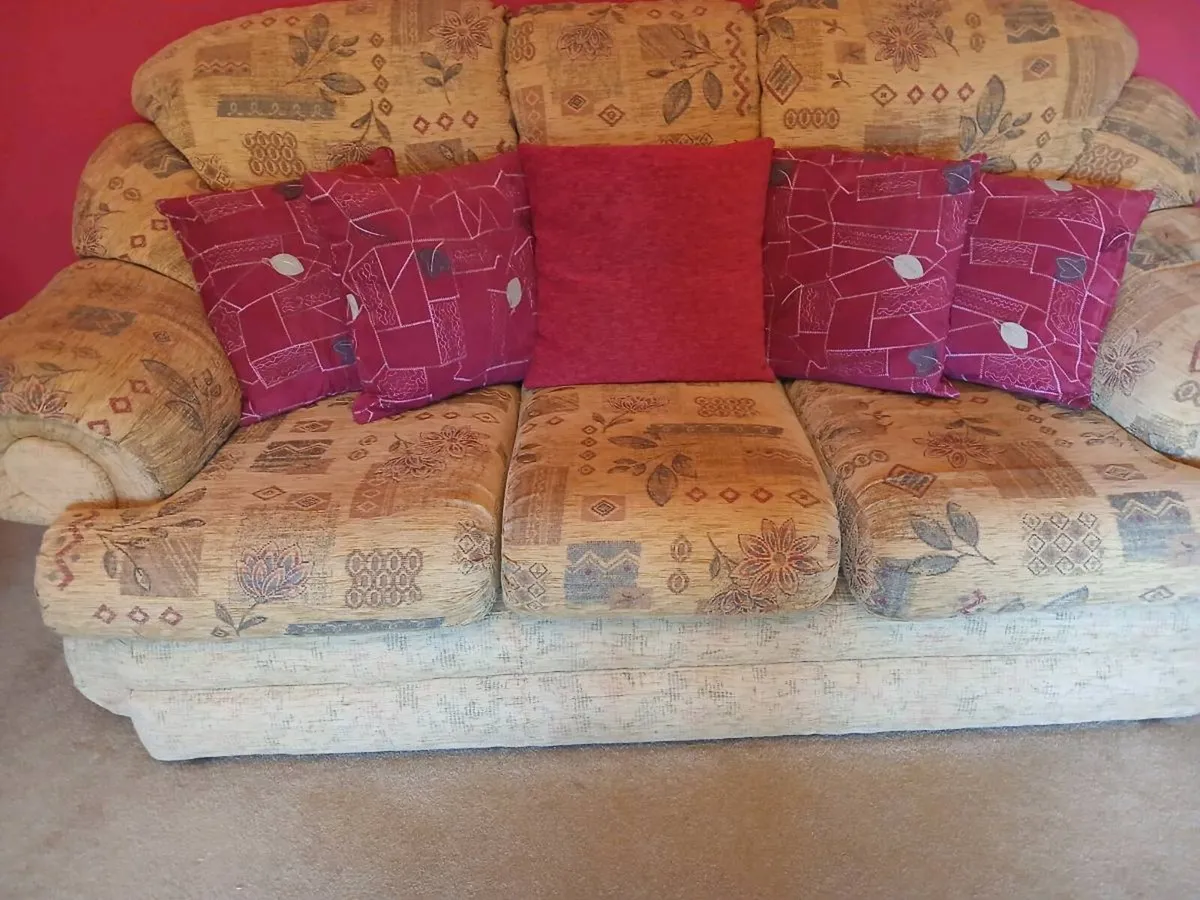 3 piece suite of  couch and 2 arm chairs - Image 1