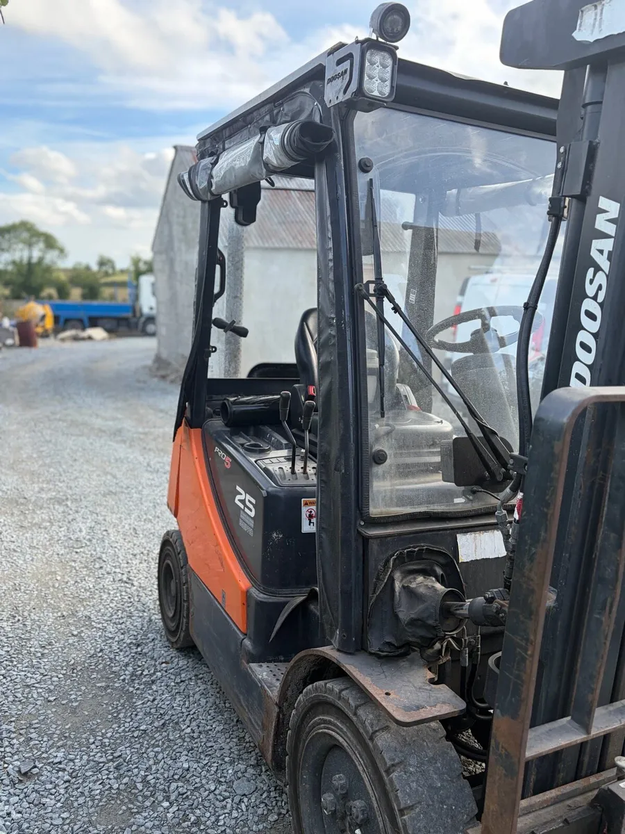 Forklift - Image 4