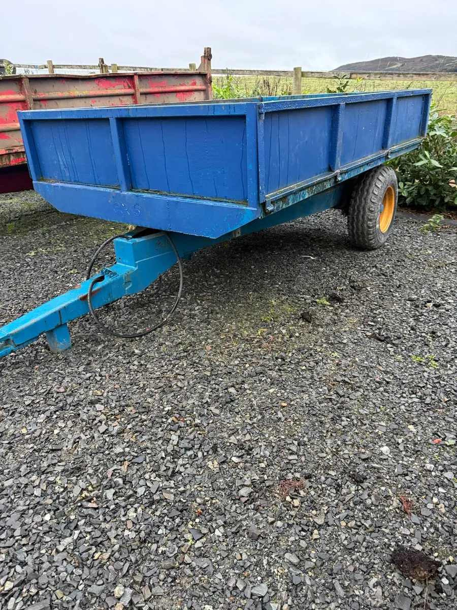 Weeks tipping trailer tractor - Image 1