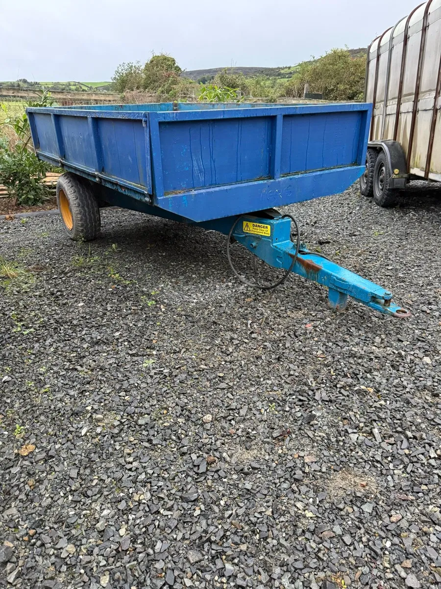 Weeks tipping trailer tractor - Image 2