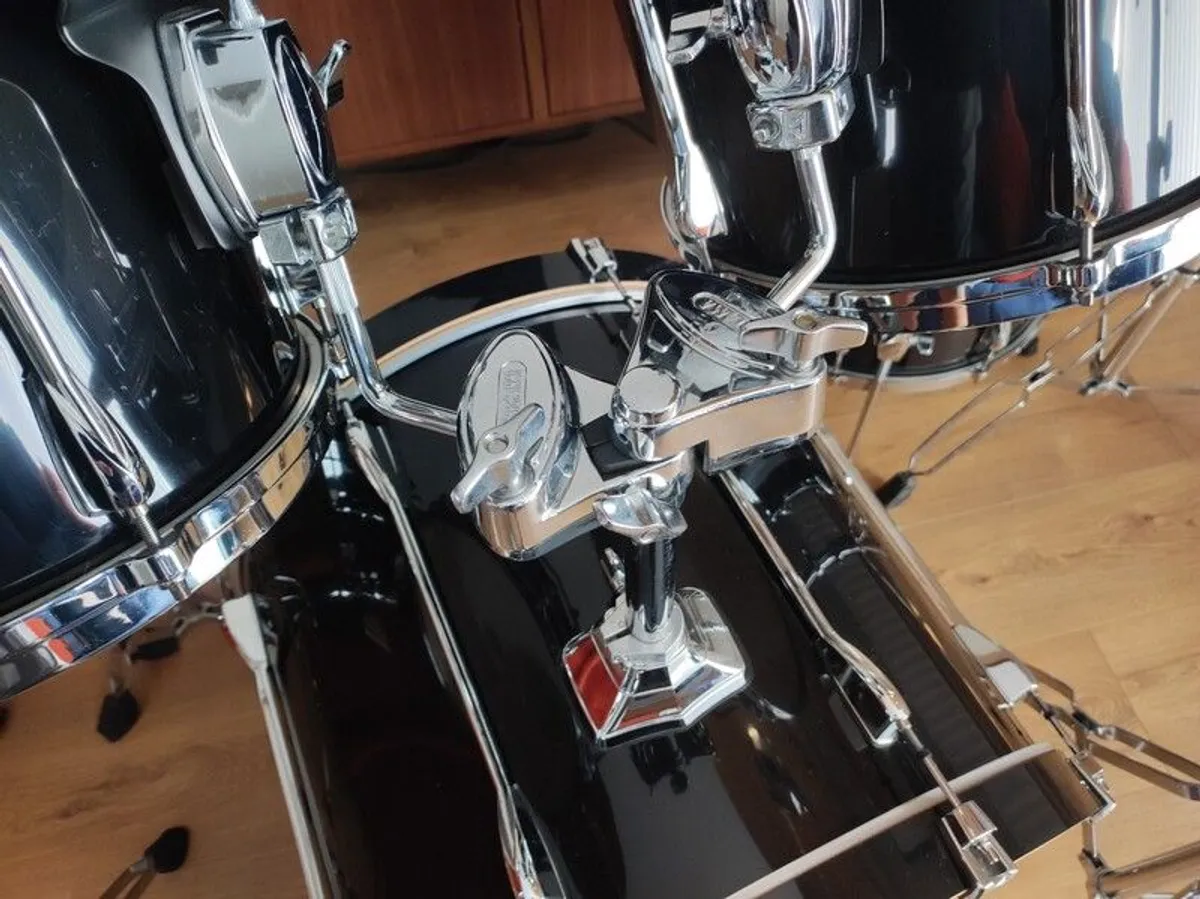 Tama 5-piece black Drum Kit with Zildjian cymbals and drum cases. - Image 3
