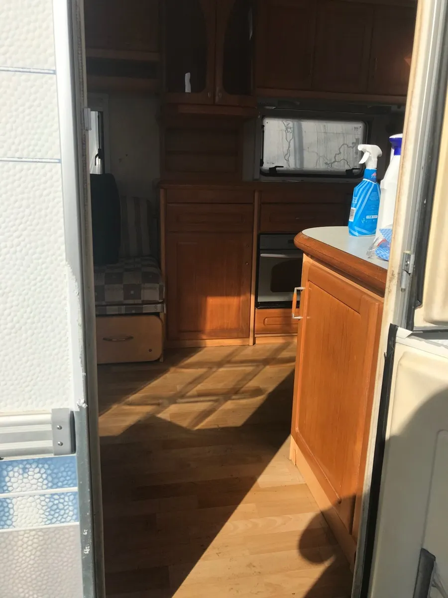 Caravan - Image 3