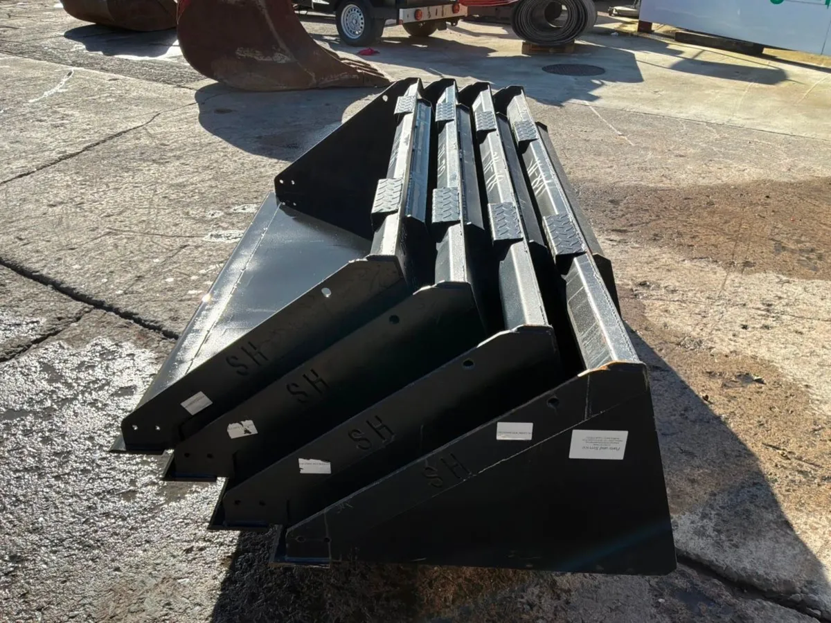Unused 66 Skid steer / Bobcat loader bucket1309-66 - Image 3