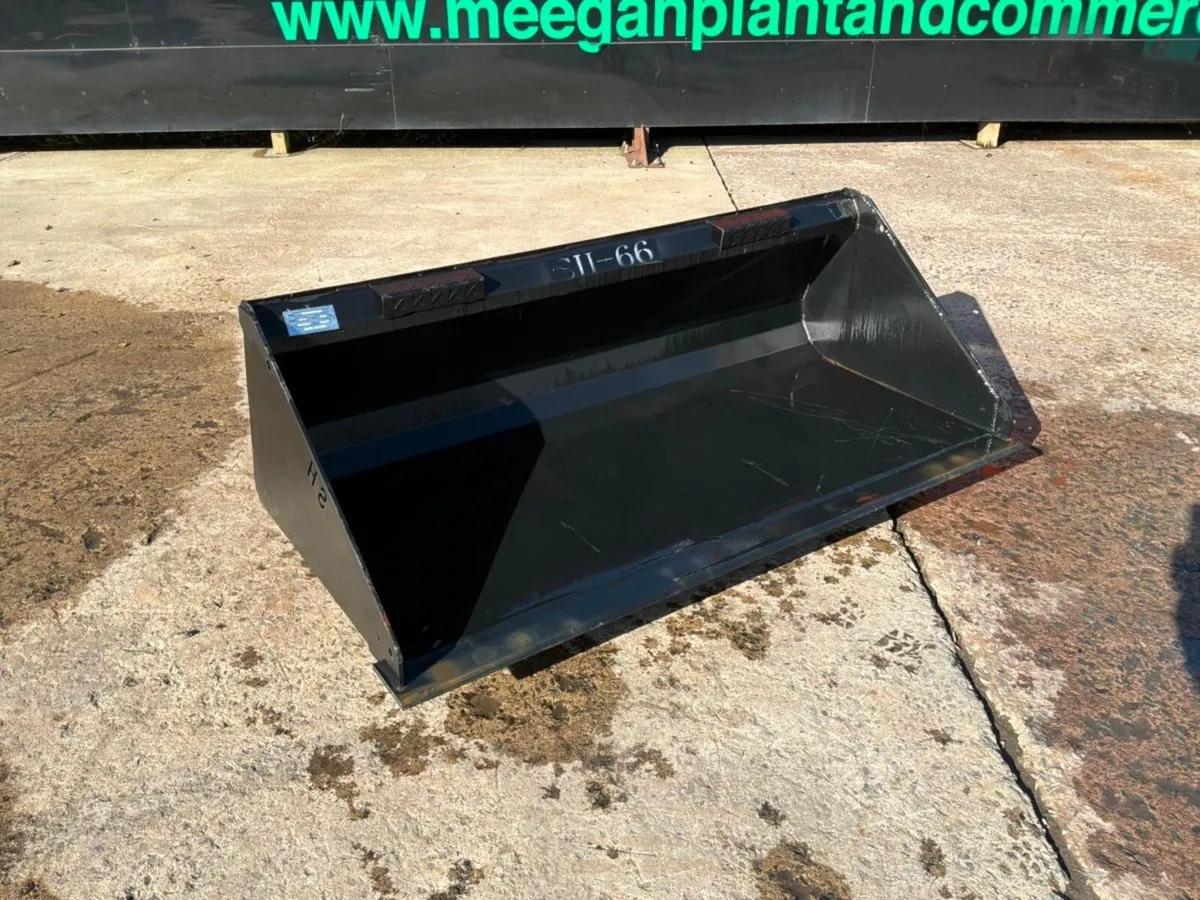 Unused 66"  Skid steer / Bobcat loader bucket....S - Image 4