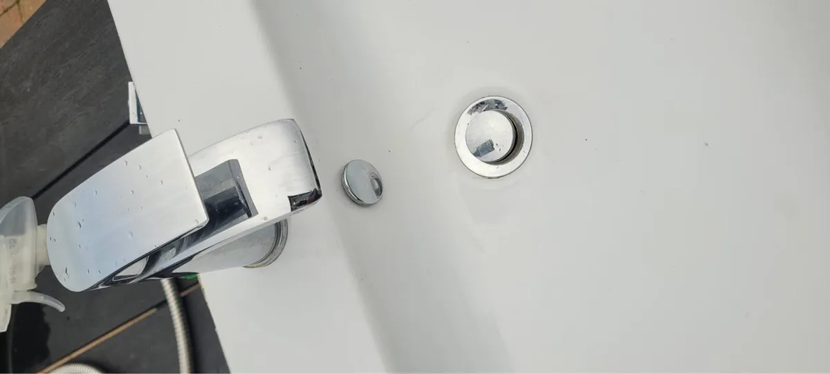 Bathroom clear out Bath mixer, Shower and Basin - Image 3