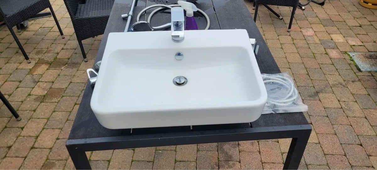 Bathroom clear out Bath mixer, Shower and Basin - Image 1