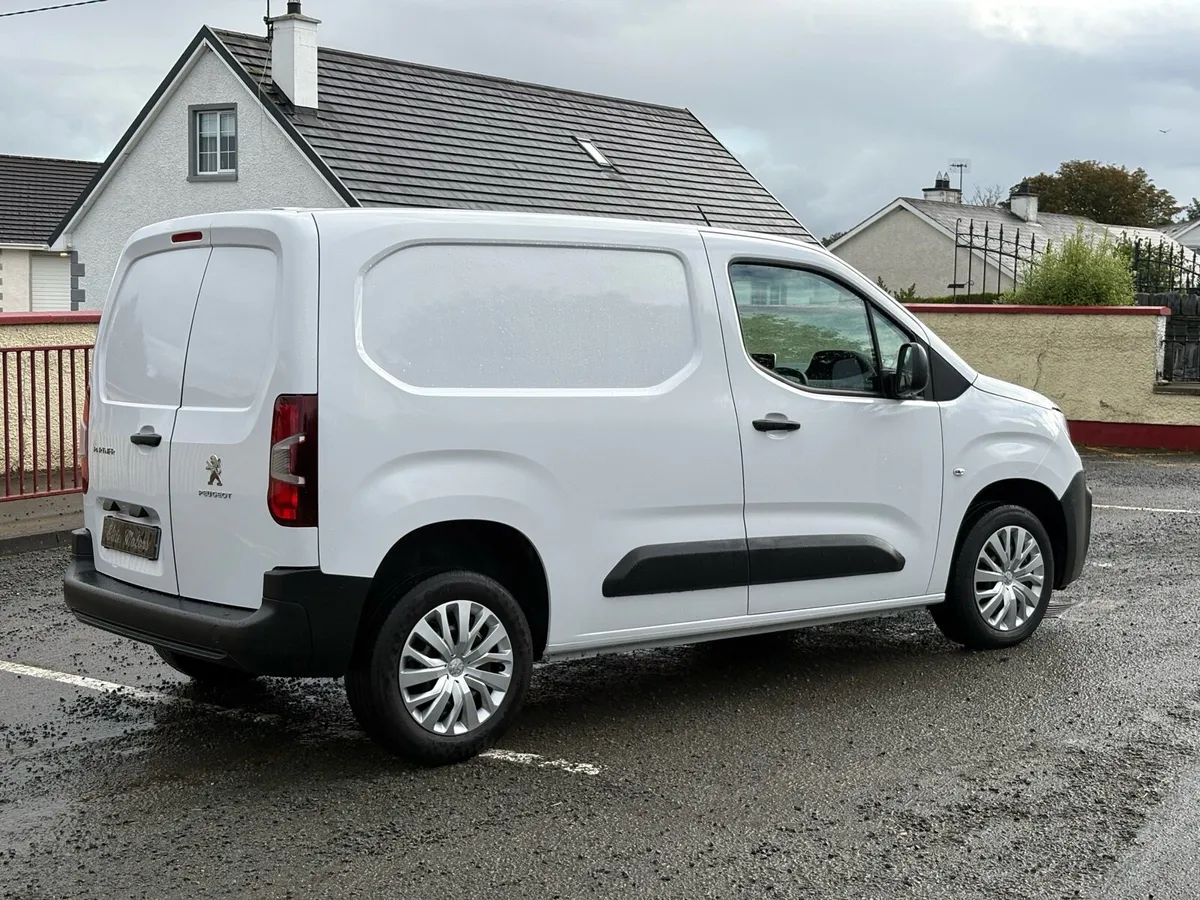 2023 (232) PEUGEOT PARTNER PROFESSIONAL - Image 3
