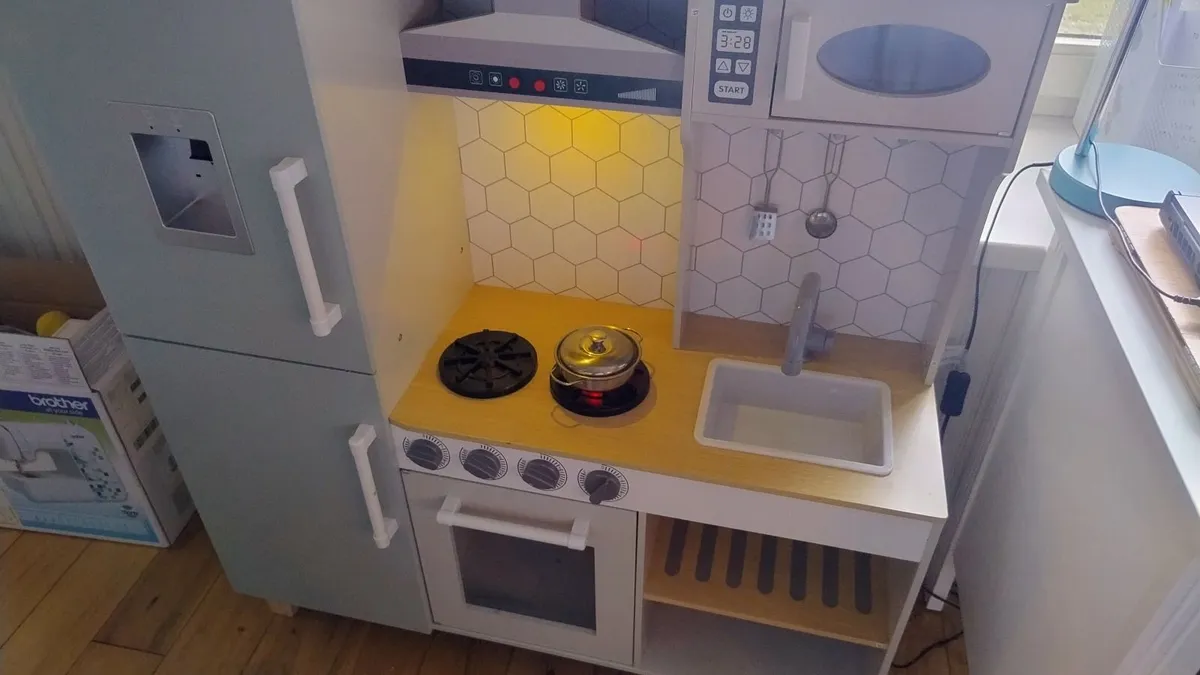 Childs Kitchen - Image 3