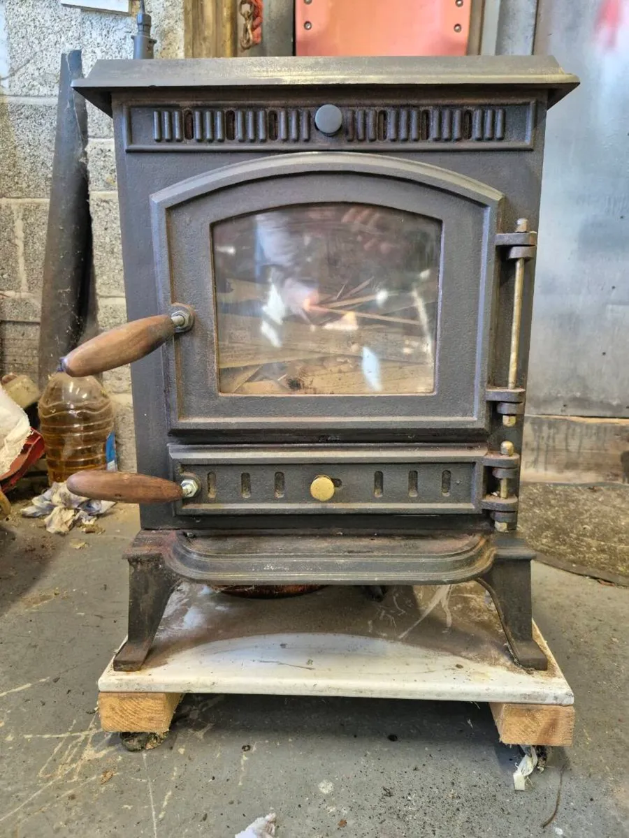 Wood burning stove - Image 1