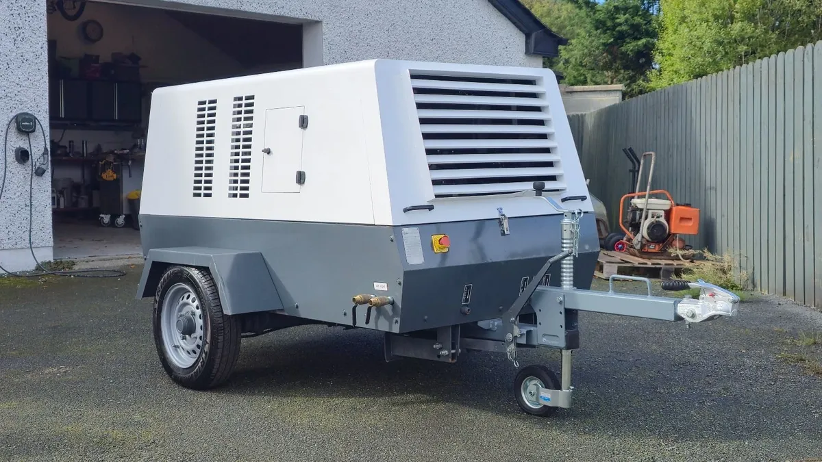 Portable diesel Compressor 210 CFM 7.5-8 Bar - Image 3
