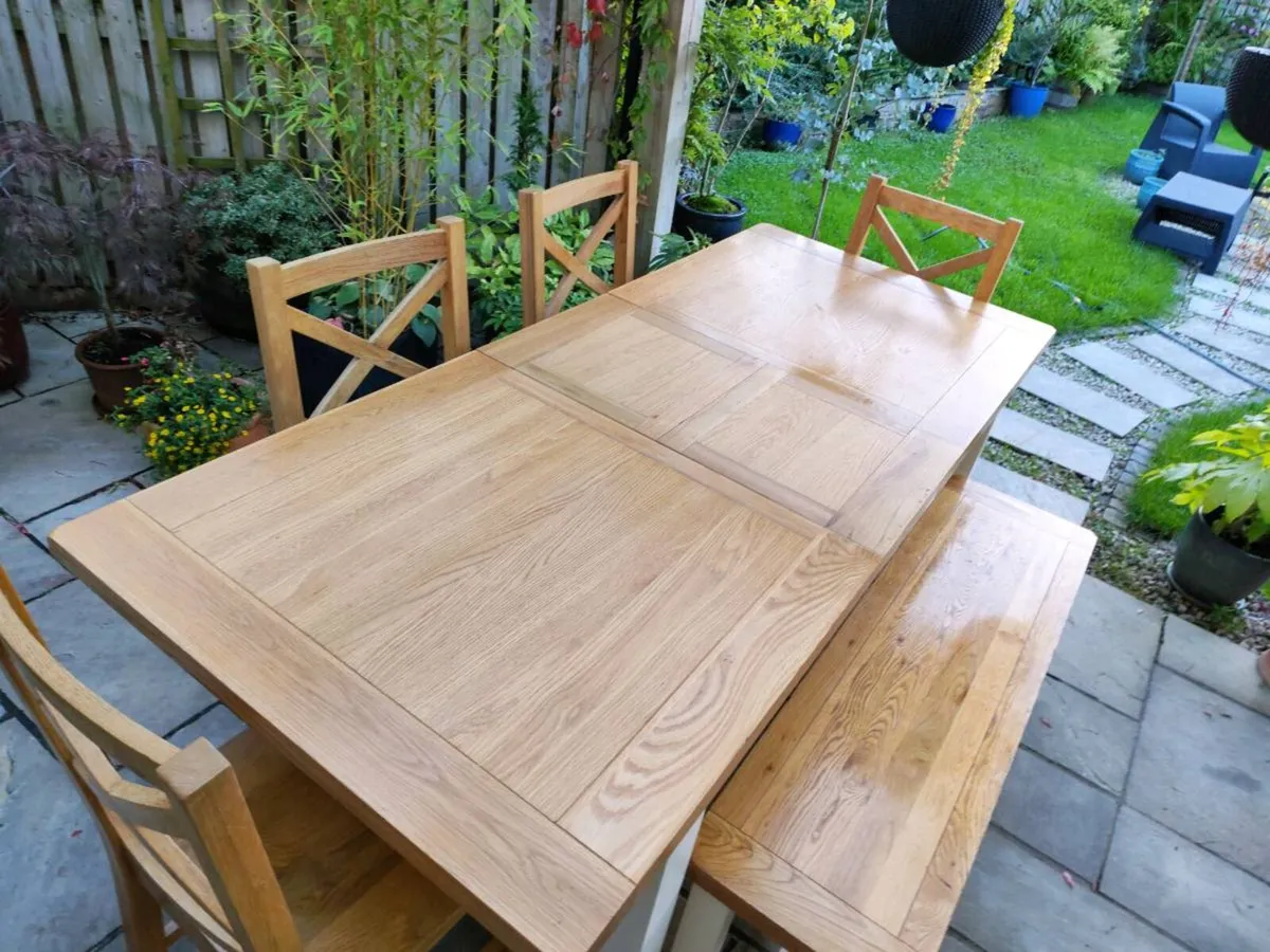 Large extendable table - Image 1