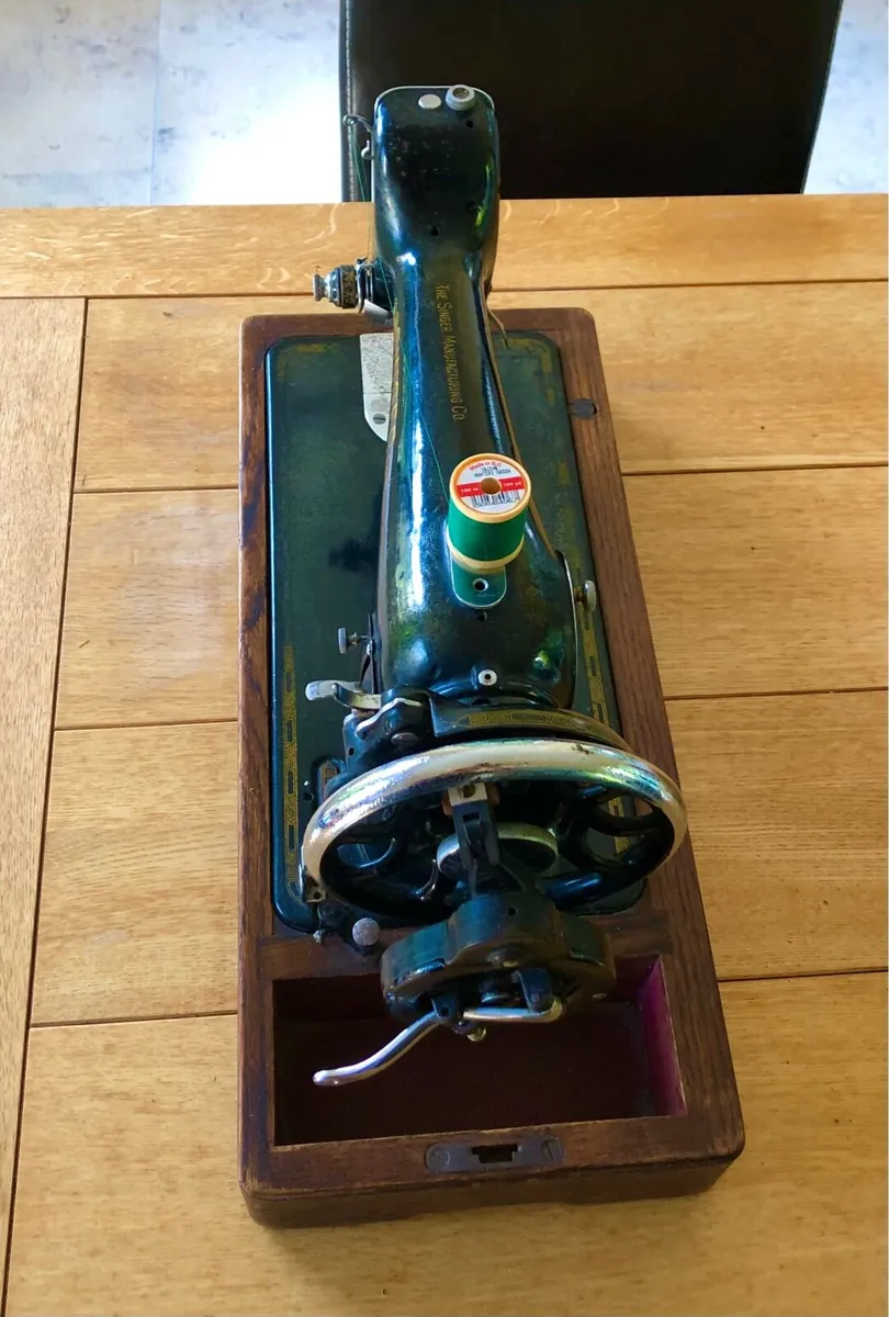 Singer Sewing Machine - Image 4