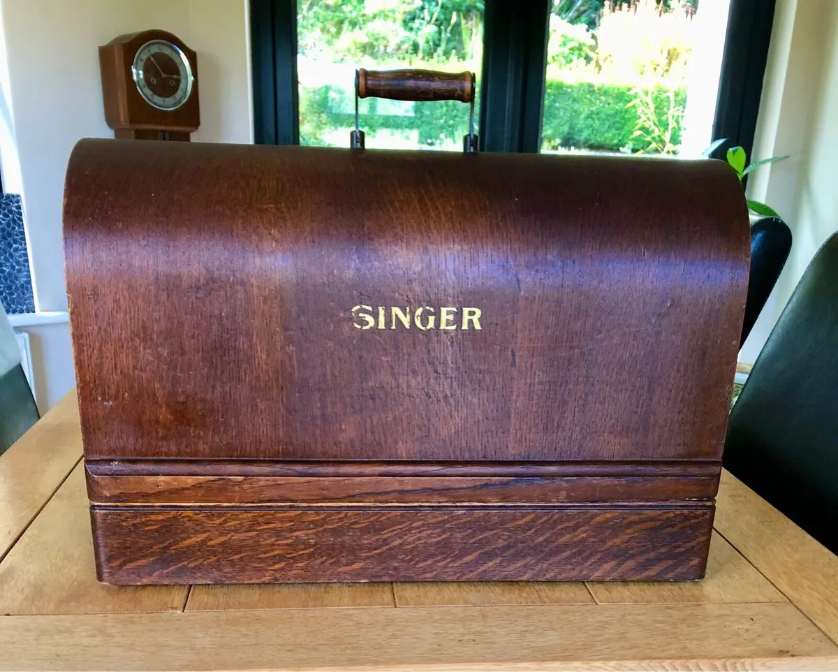 Singer Sewing Machine - Image 1