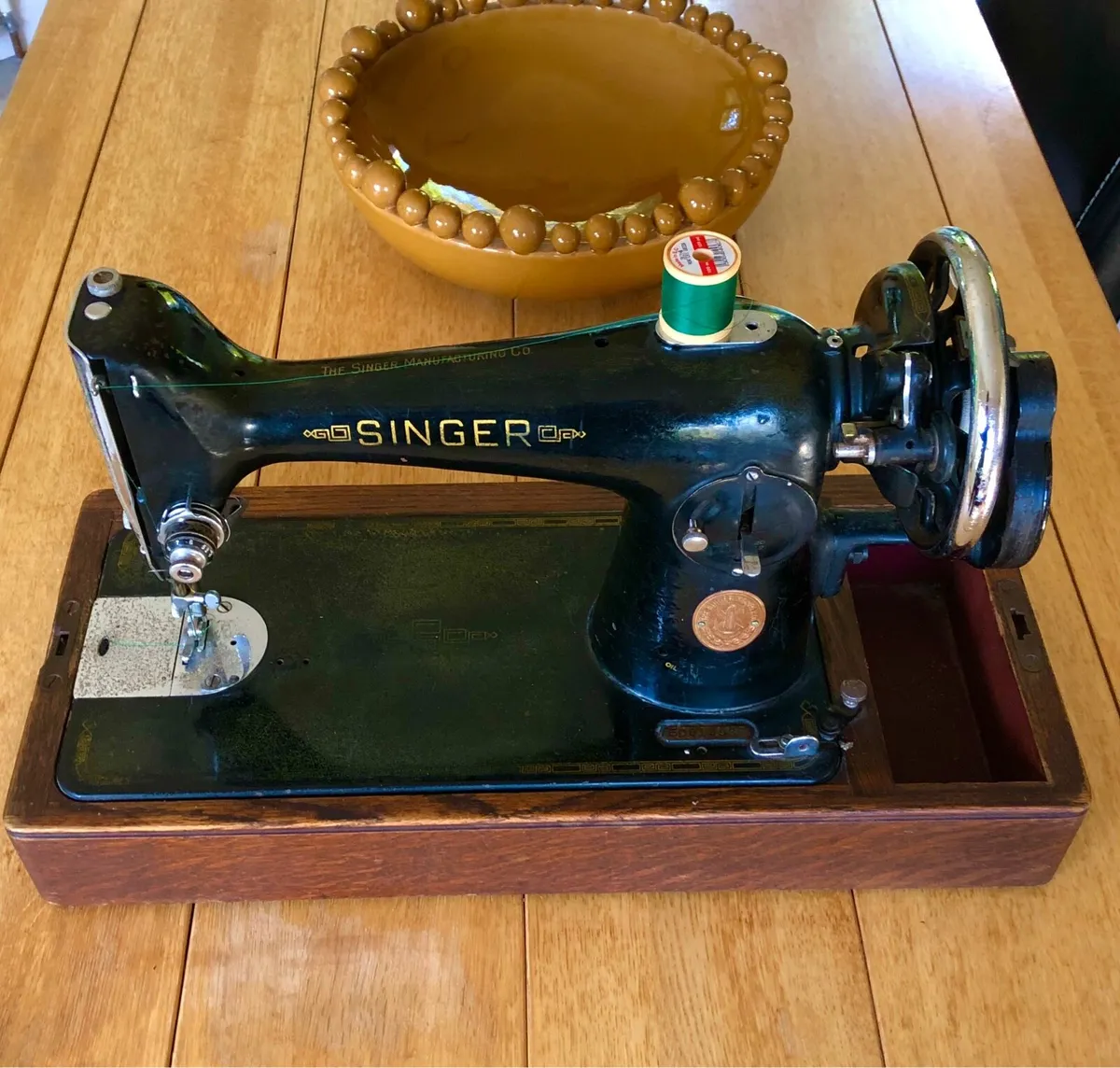 Singer Sewing Machine - Image 2