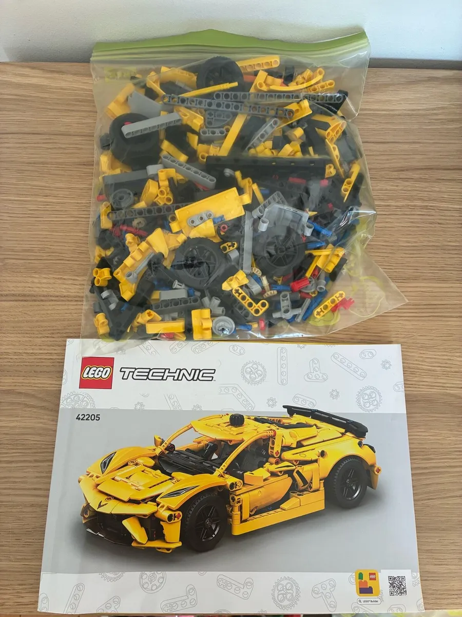 LEGO 42205 CHEVROLET CORVETTE STINGRAY - Image 2