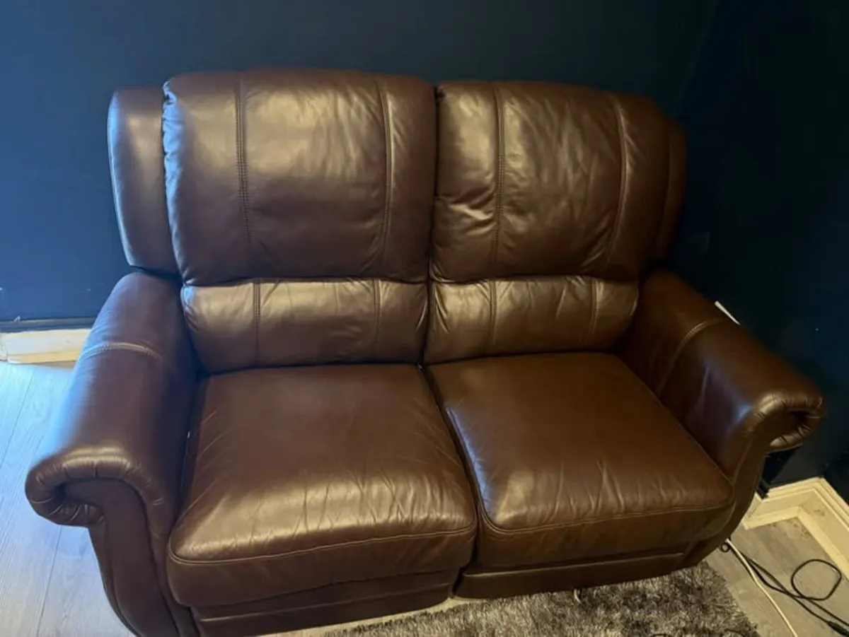 Couch reclining - Image 1
