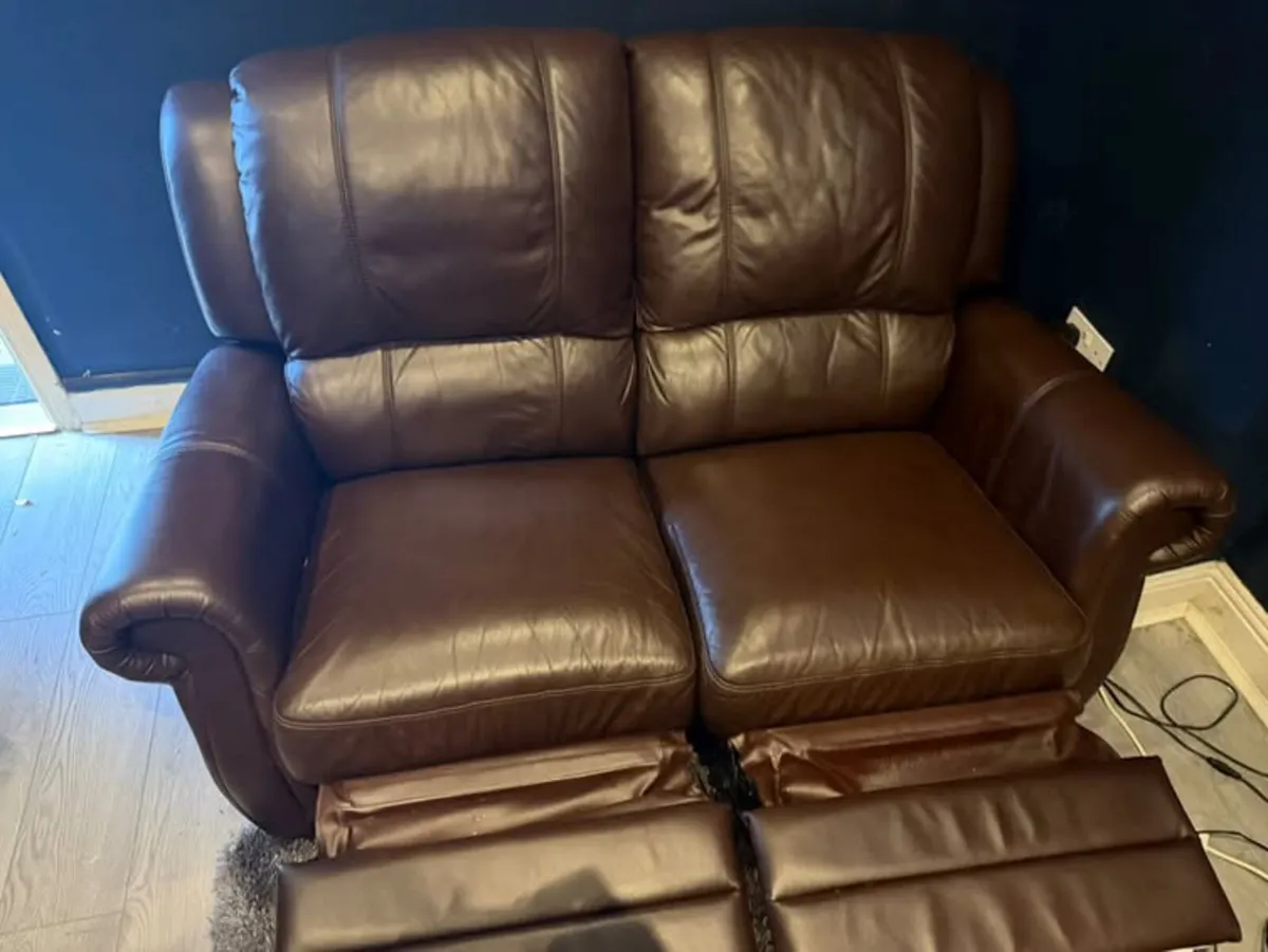 Couch reclining - Image 2