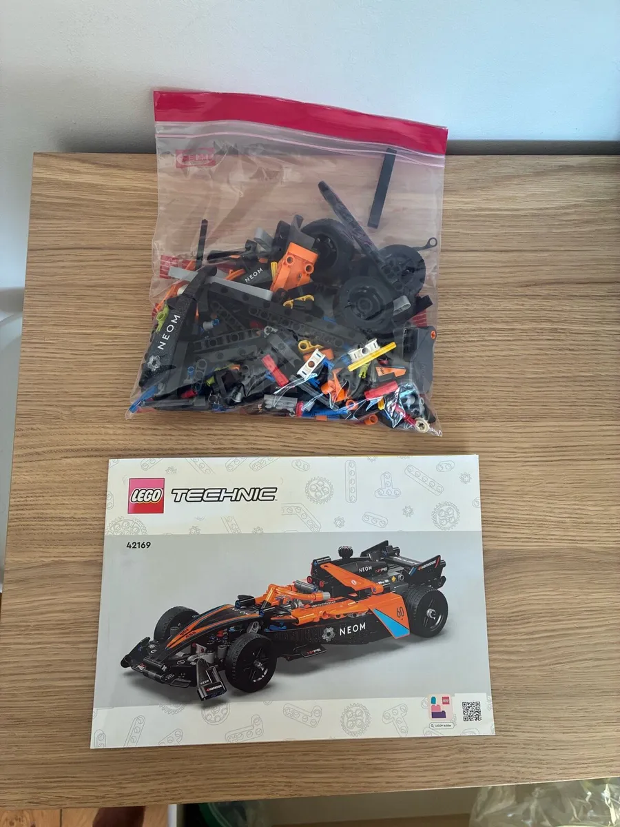 Lego Technic Neon McLaren - Image 2