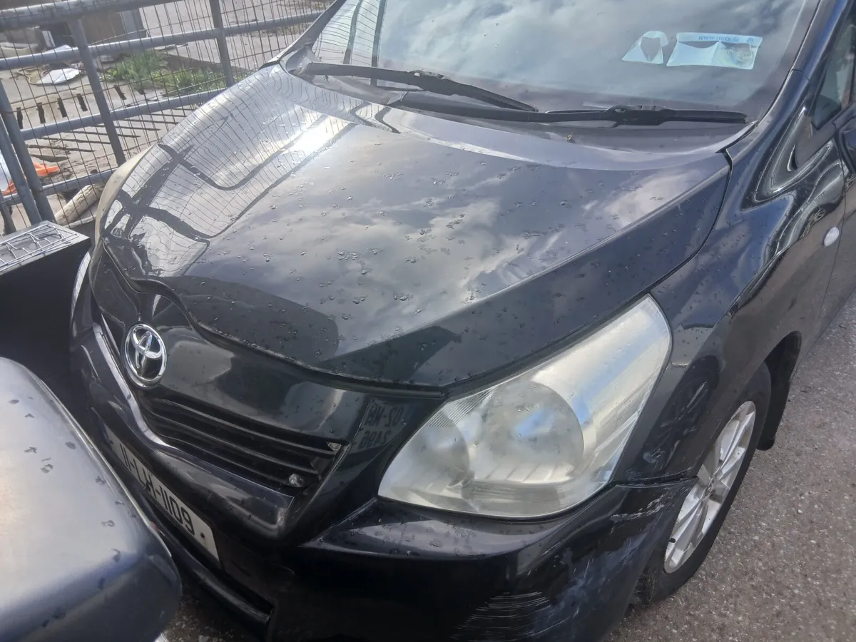 Toyota verso 2011 - Image 1