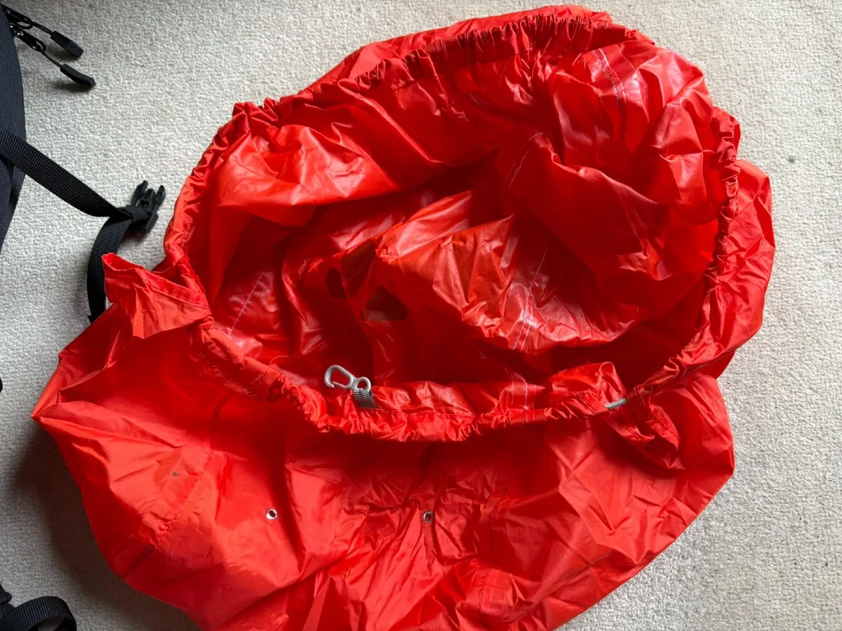 VauDe Waterproof Rain Cover for midsize Backpack - Image 3