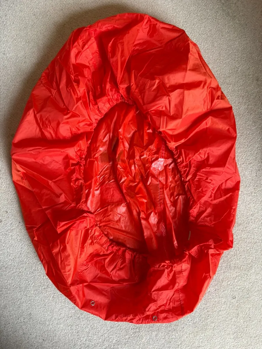 VauDe Waterproof Rain Cover for midsize Backpack - Image 4