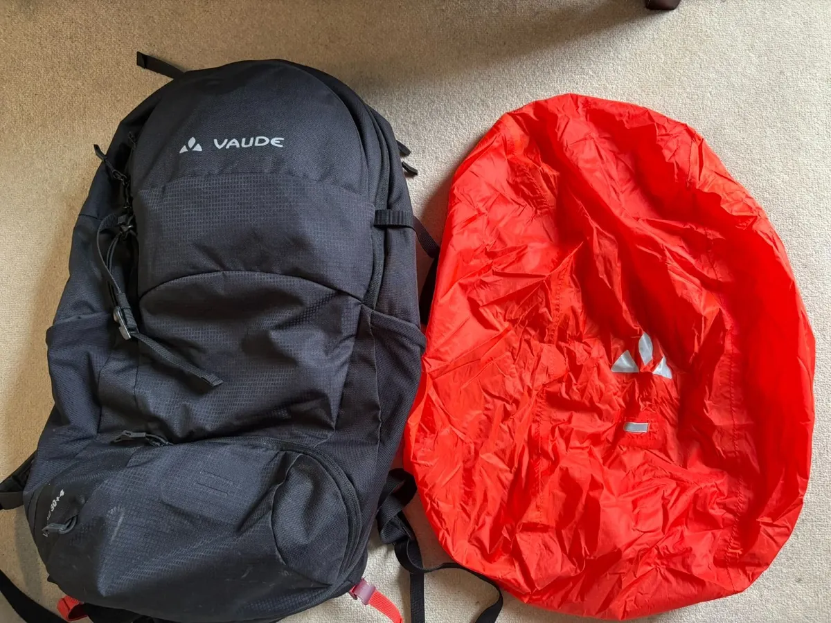 VauDe Waterproof Rain Cover for midsize Backpack - Image 1