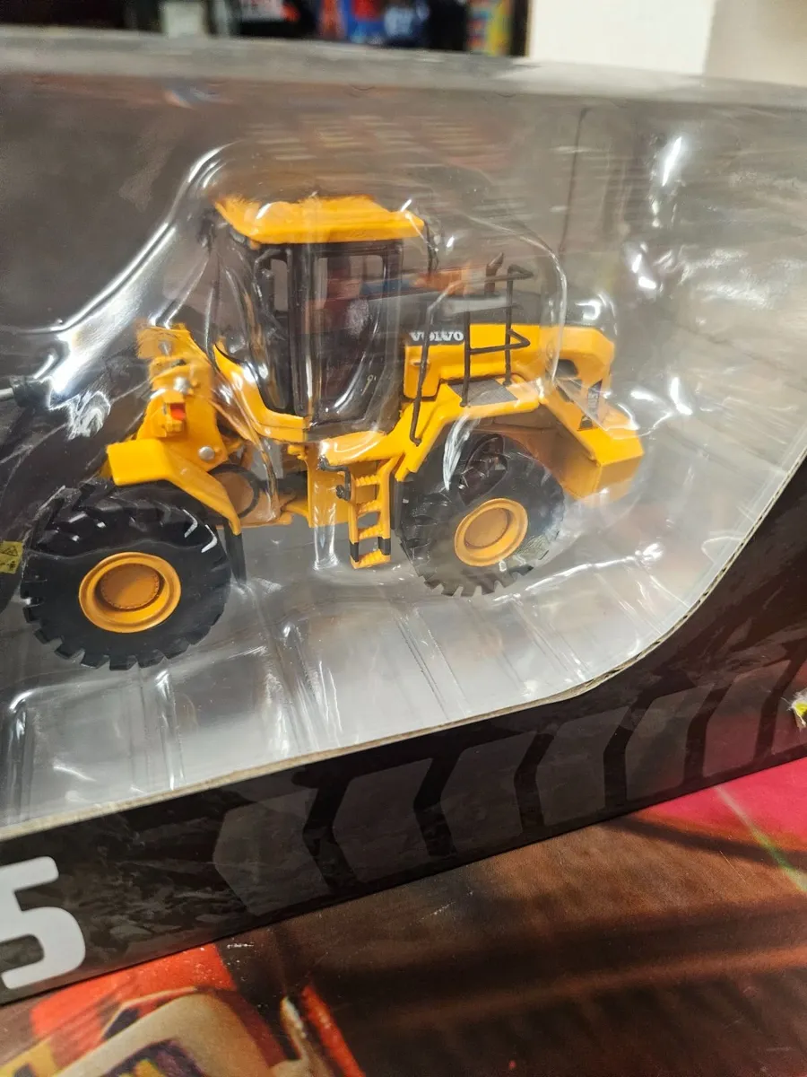 Corgi Motorart Volvo Loader 1.50 - Image 2