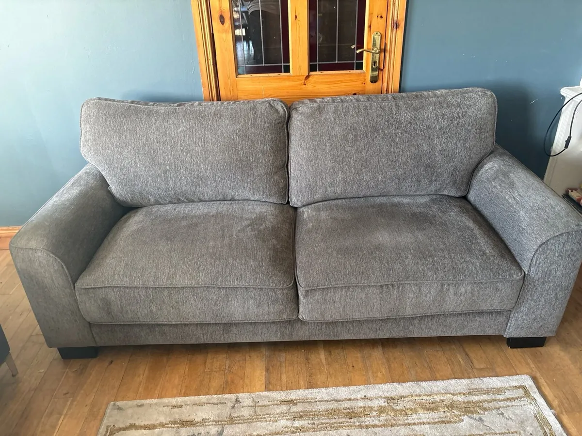 3 seater couch - Image 1