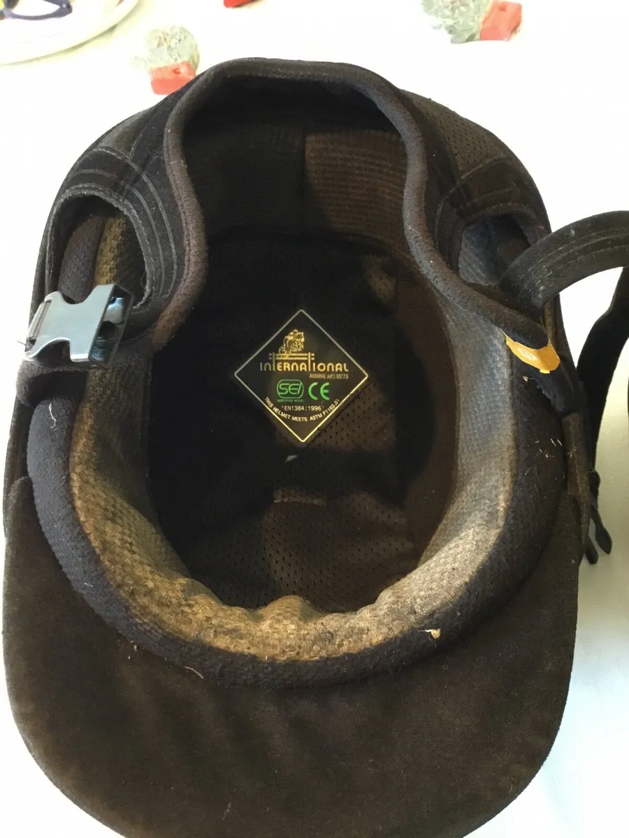 Equestrian riding hats - Image 2