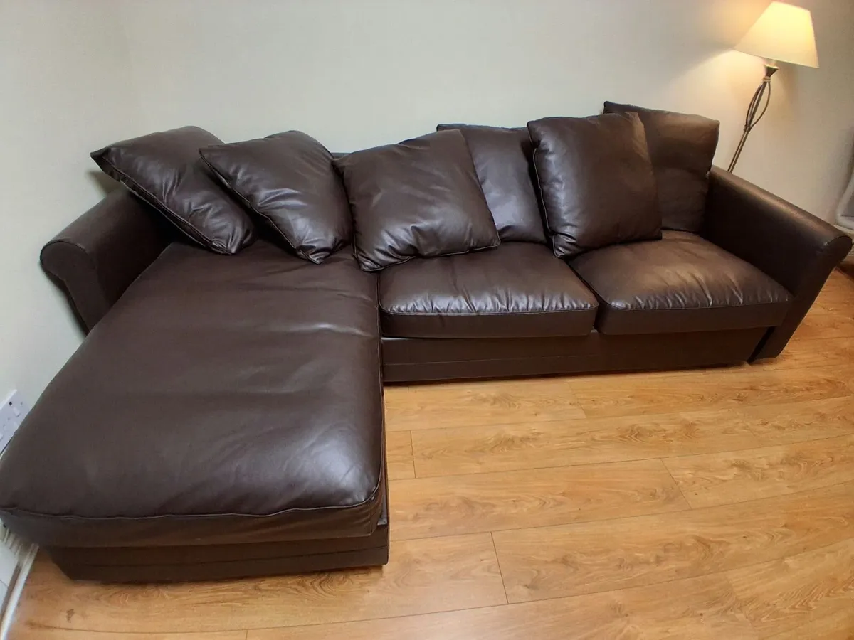 Couch with pull out bed and storage - Image 4