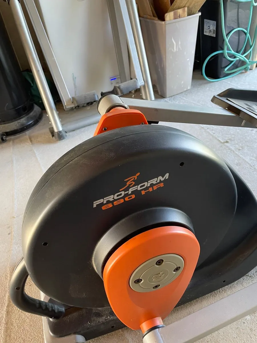 Elliptical cross trainer - Image 2