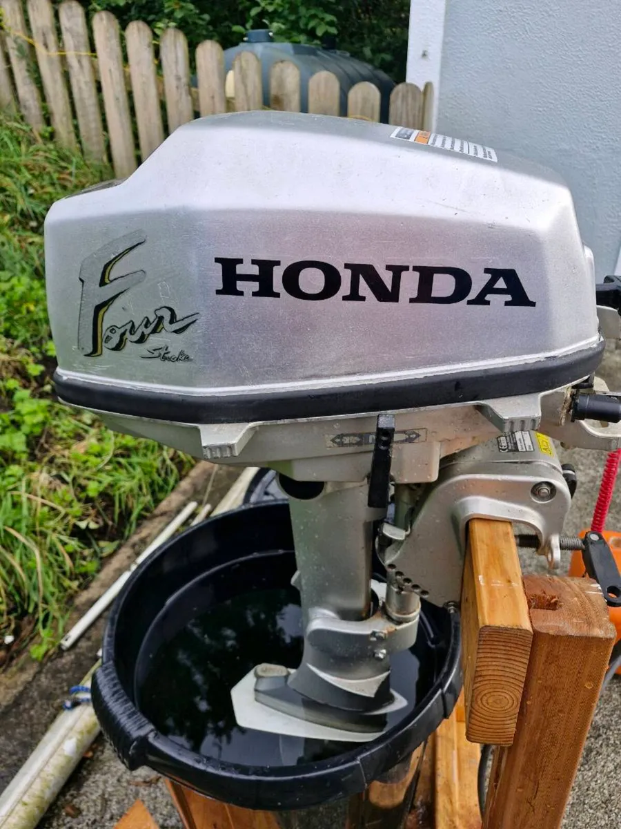 Honda 5hp 4 stroke outboard - Image 1
