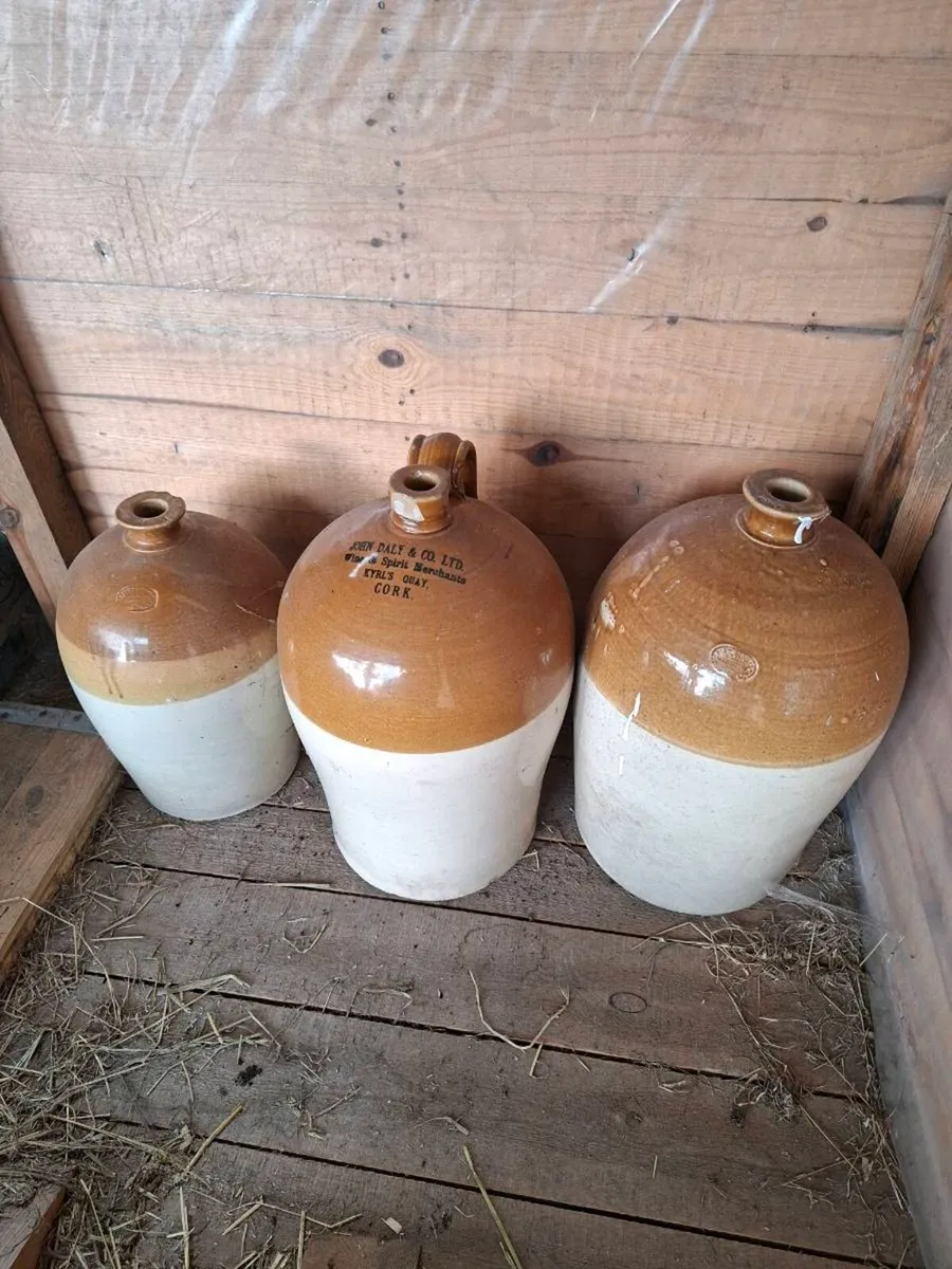 Large stoneware flagon jugs - Image 1