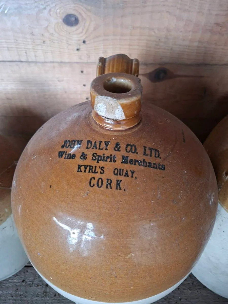 Large stoneware flagon jugs - Image 2