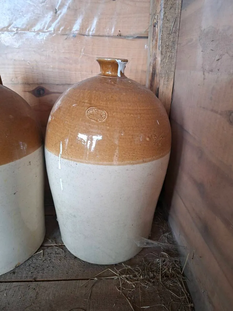 Large stoneware flagon jugs - Image 4